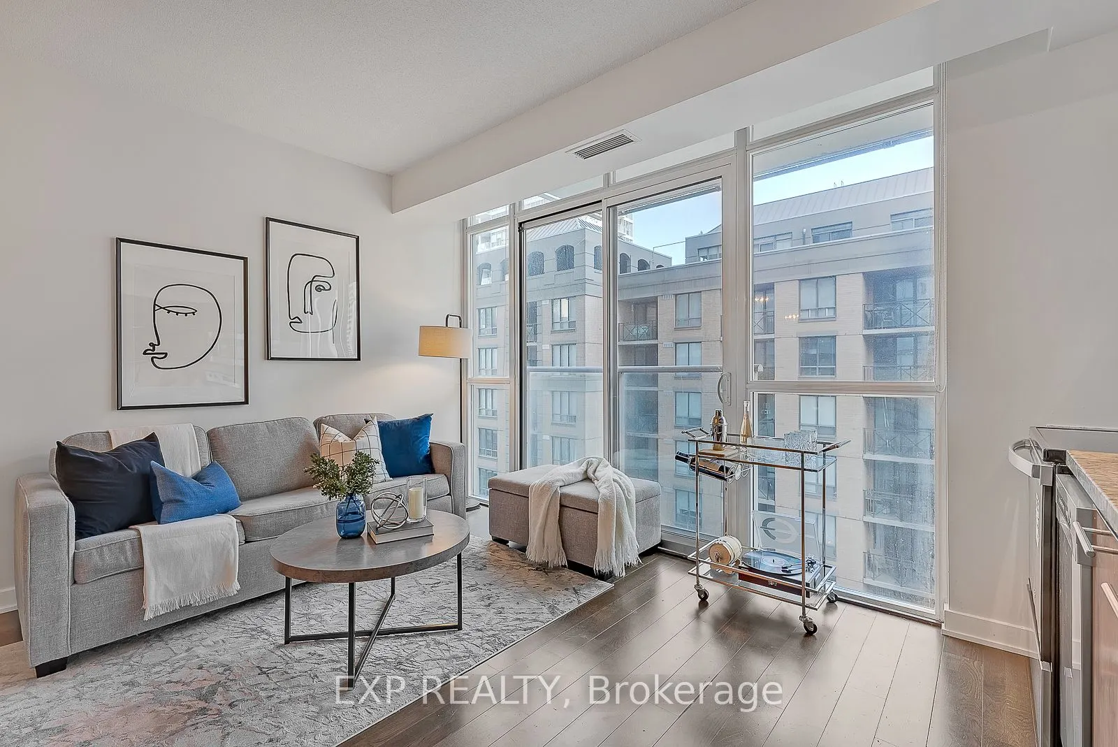 126 Simcoe Street, #1407
