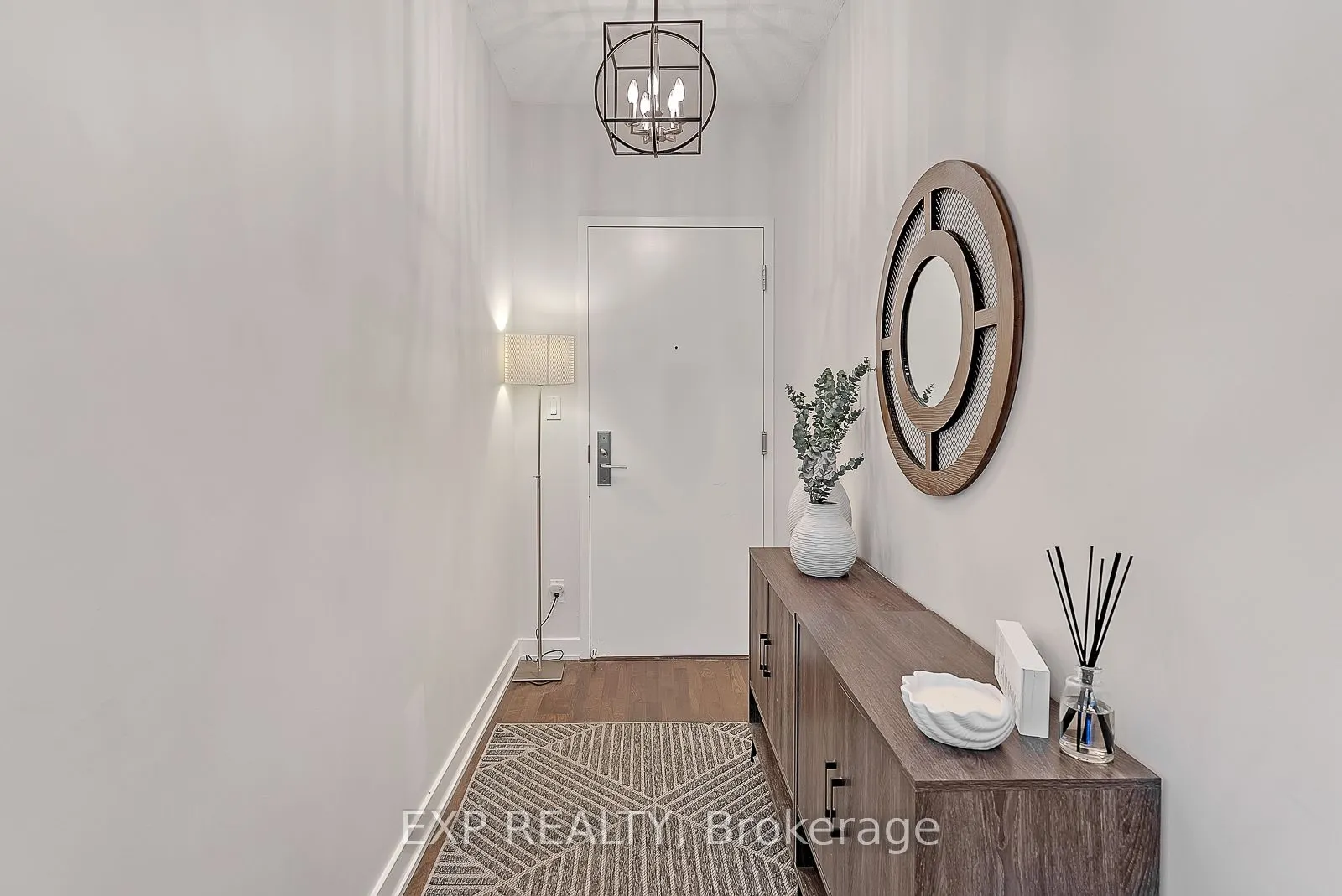 126 Simcoe Street, #1407