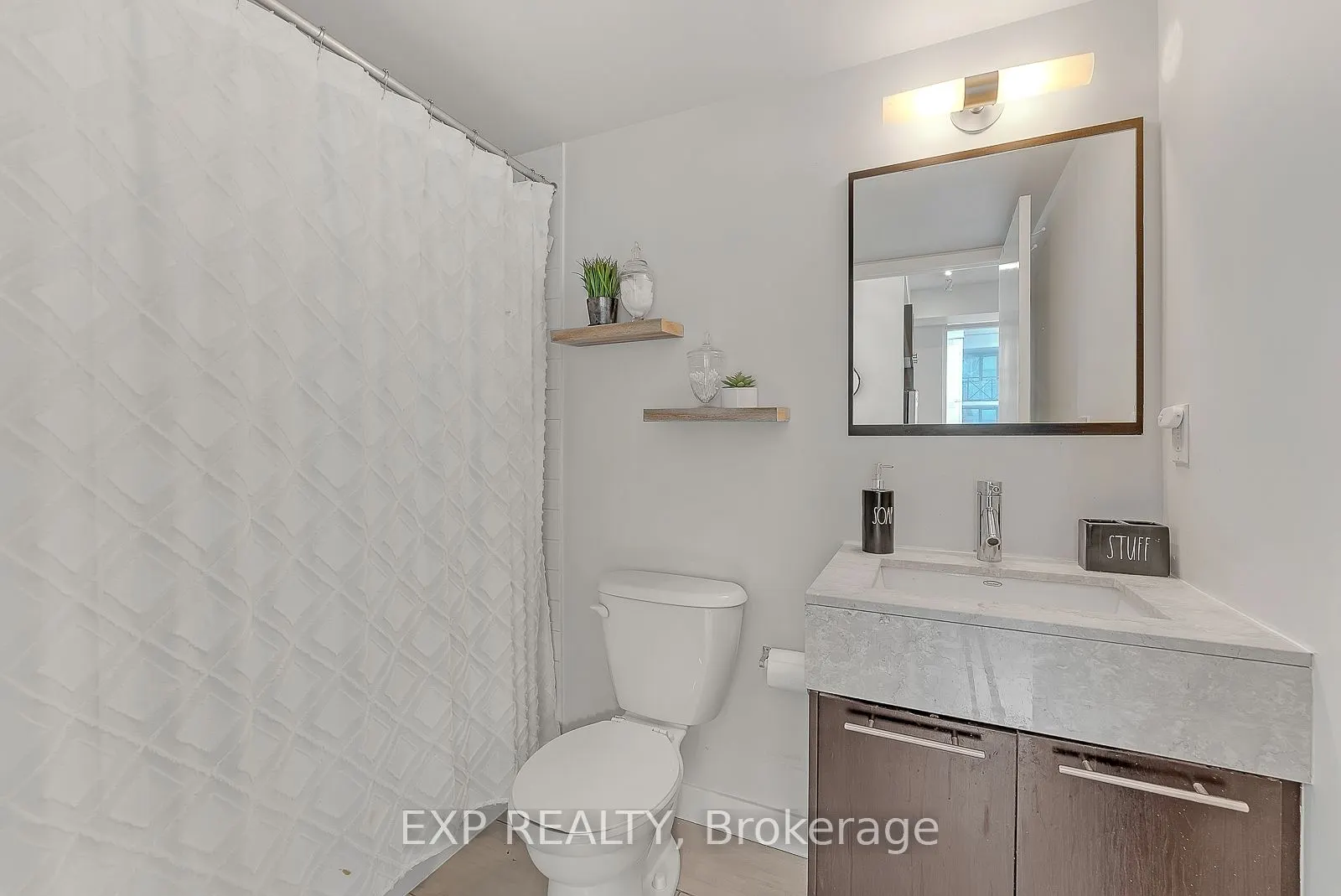 126 Simcoe Street, #1407