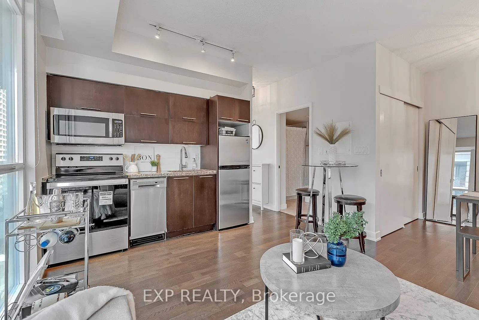 126 Simcoe Street, #1407