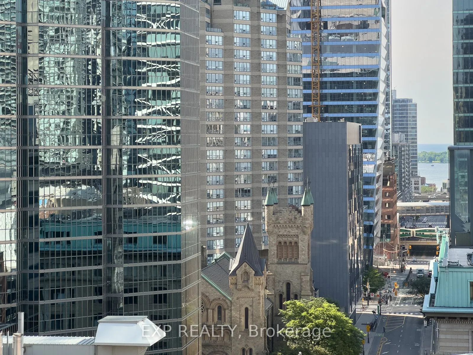 126 Simcoe Street, #1407