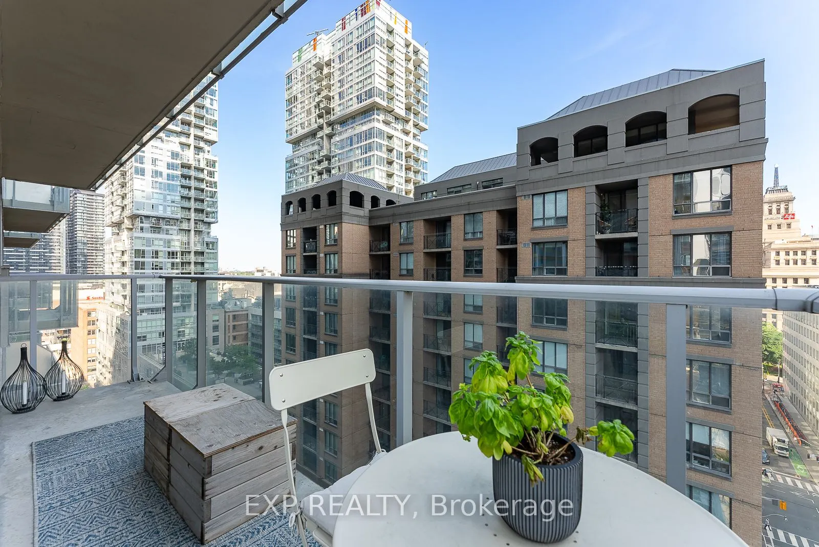 126 Simcoe Street, #1407