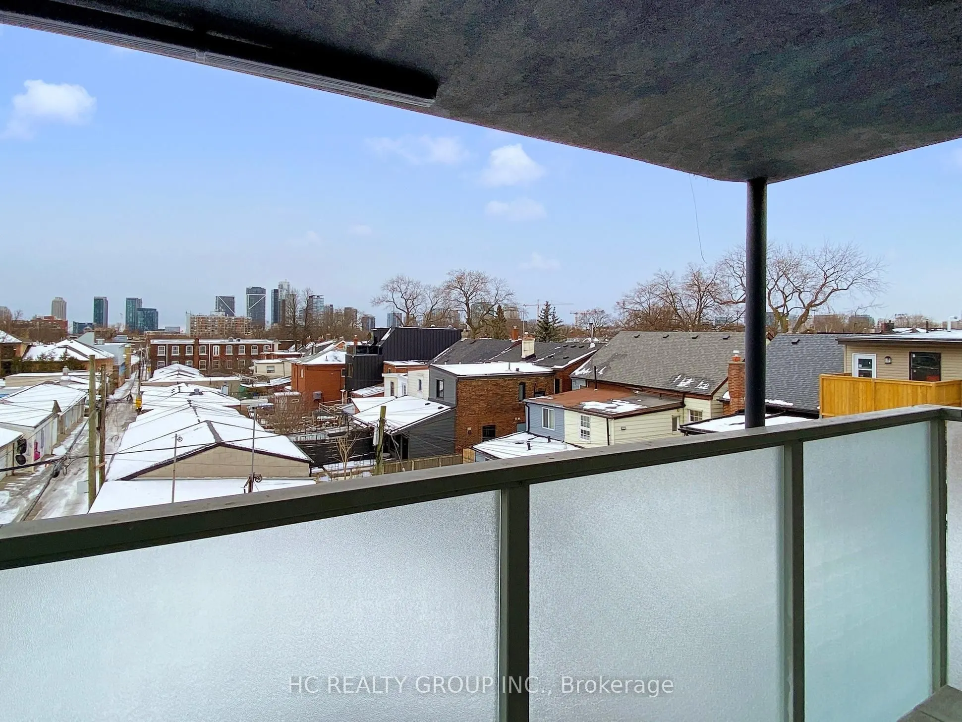 899 Dundas Street W