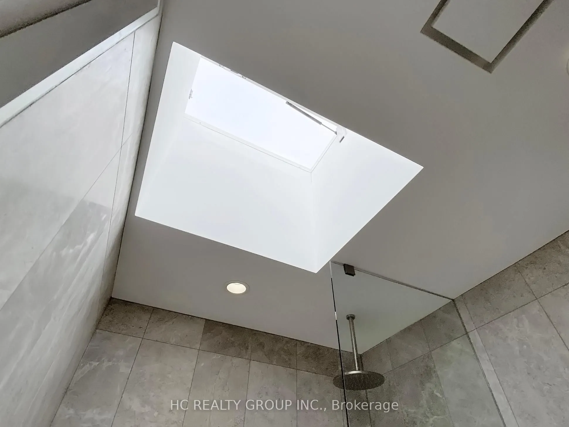 899 Dundas Street W