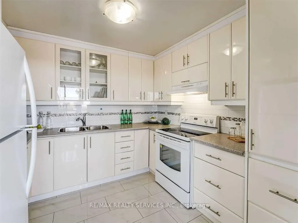 135 Antibes Drive, #1201