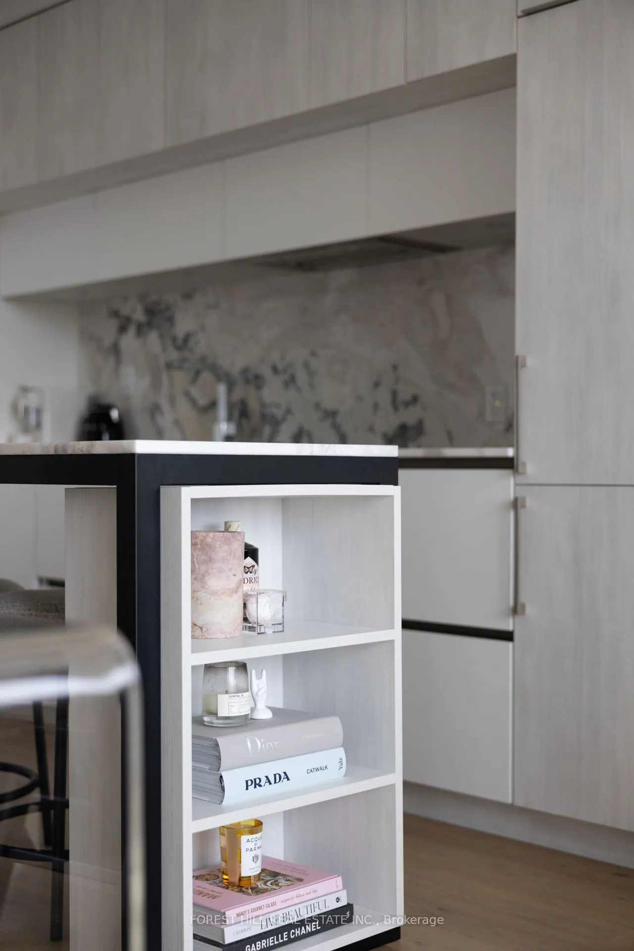 151 Avenue Road #510