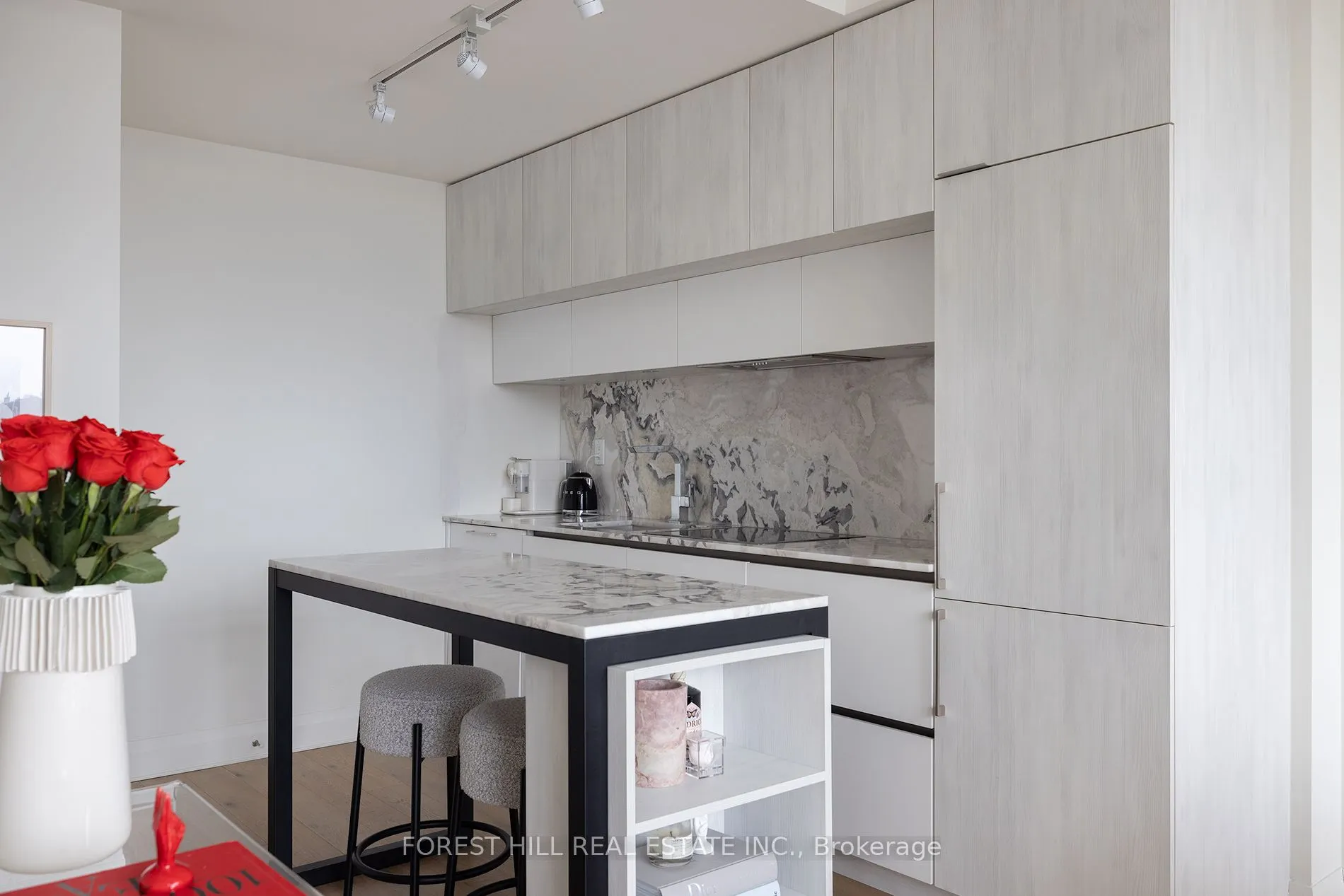 151 Avenue Road #510