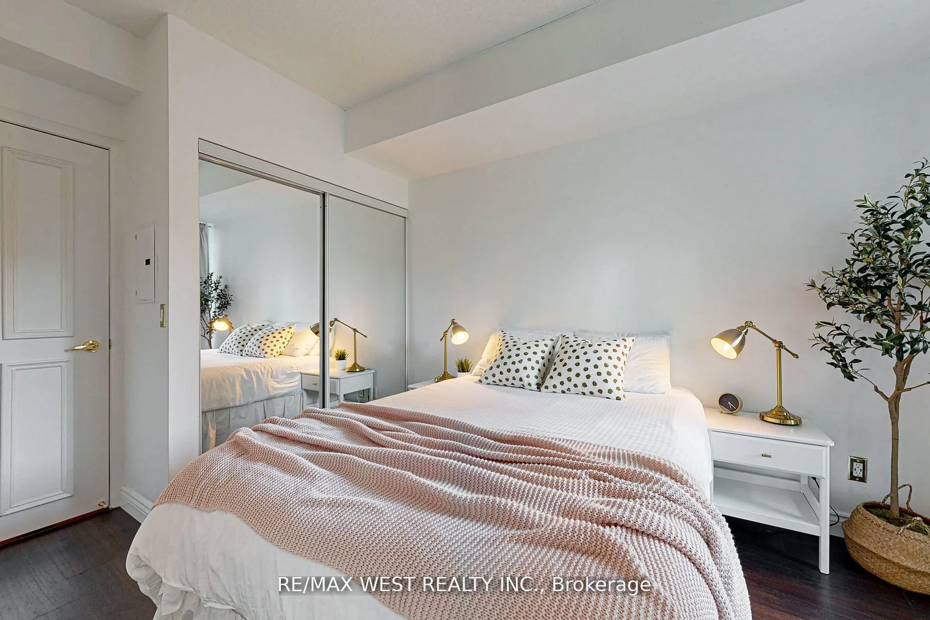 209 Fort York Boulevard #355