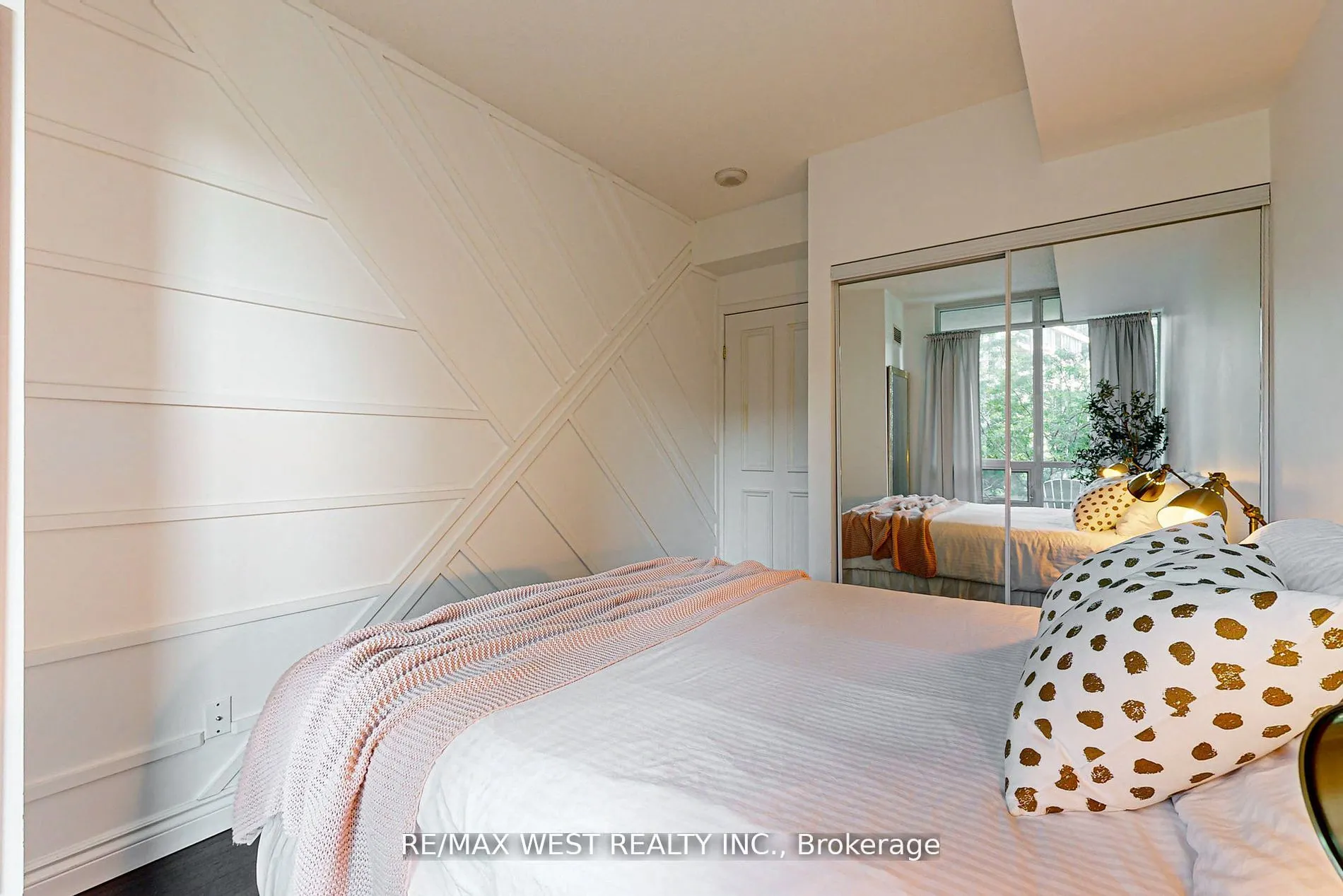 209 Fort York Boulevard #355