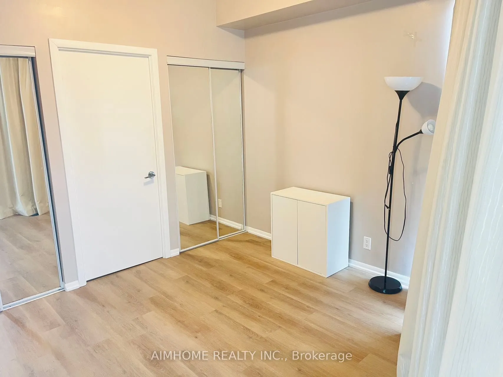 832 Bay Street, #2405