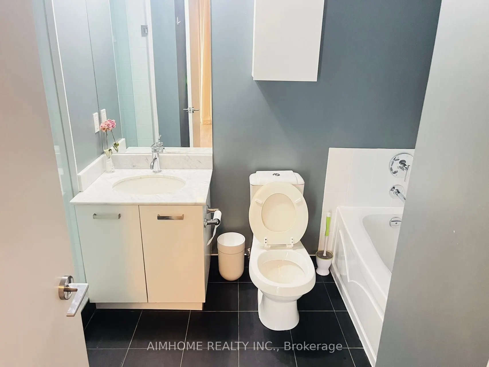832 Bay Street, #2405