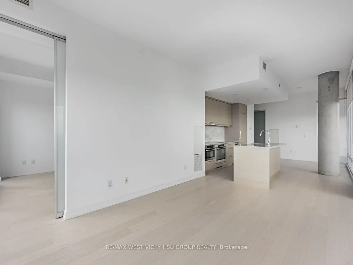 488 University Avenue, #5202