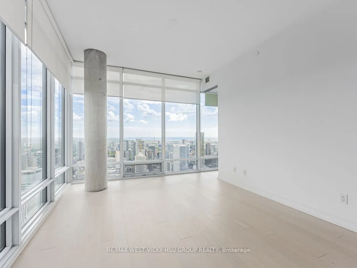 488 University Avenue, #5202