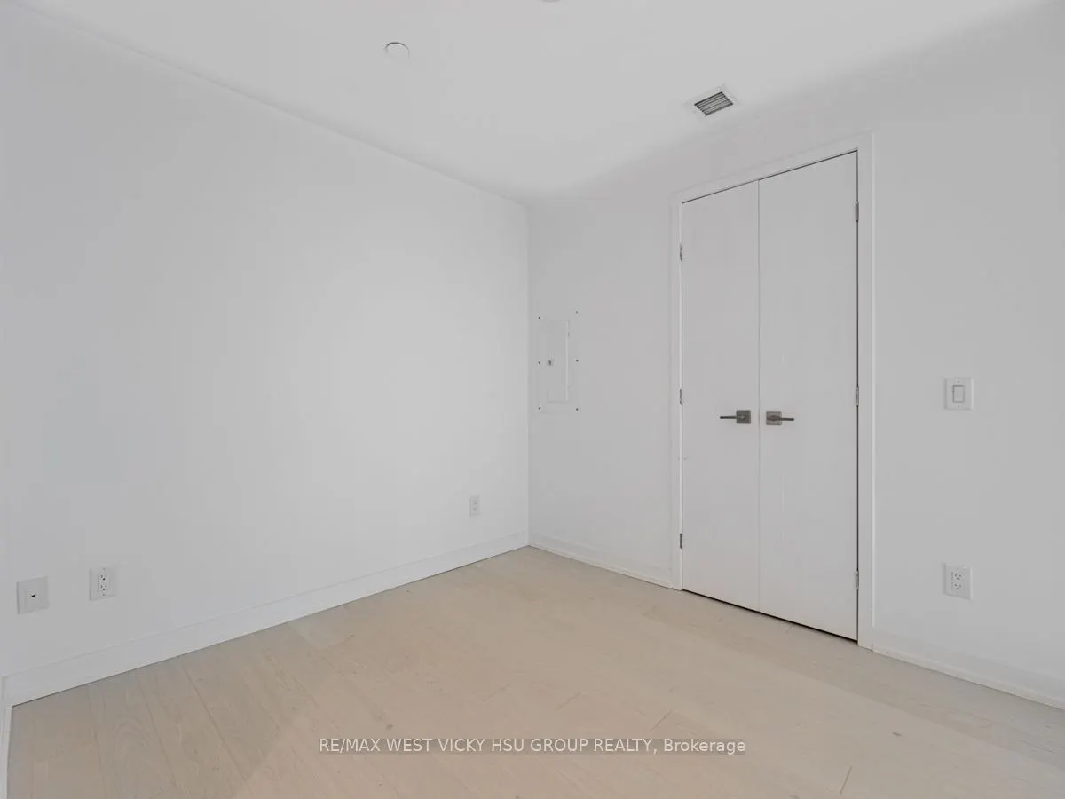 488 University Avenue, #5202