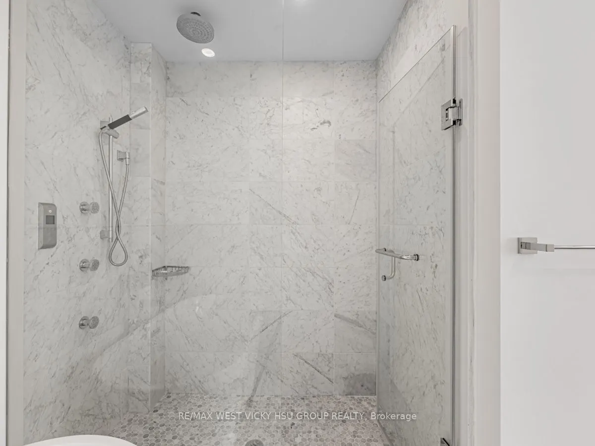 488 University Avenue, #5202