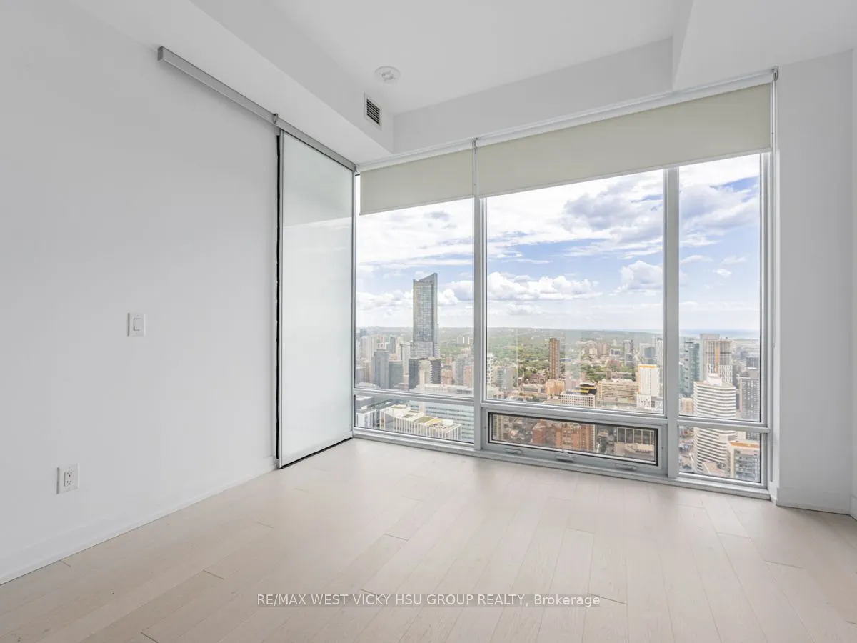 488 University Avenue, #5202