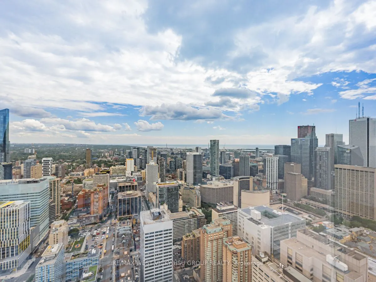 488 University Avenue, #5202