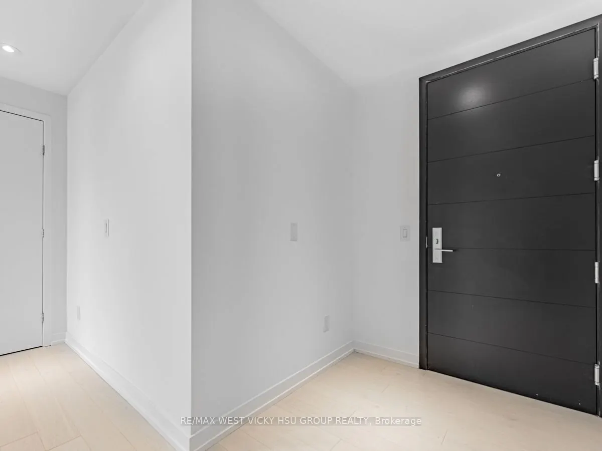 488 University Avenue, #5202