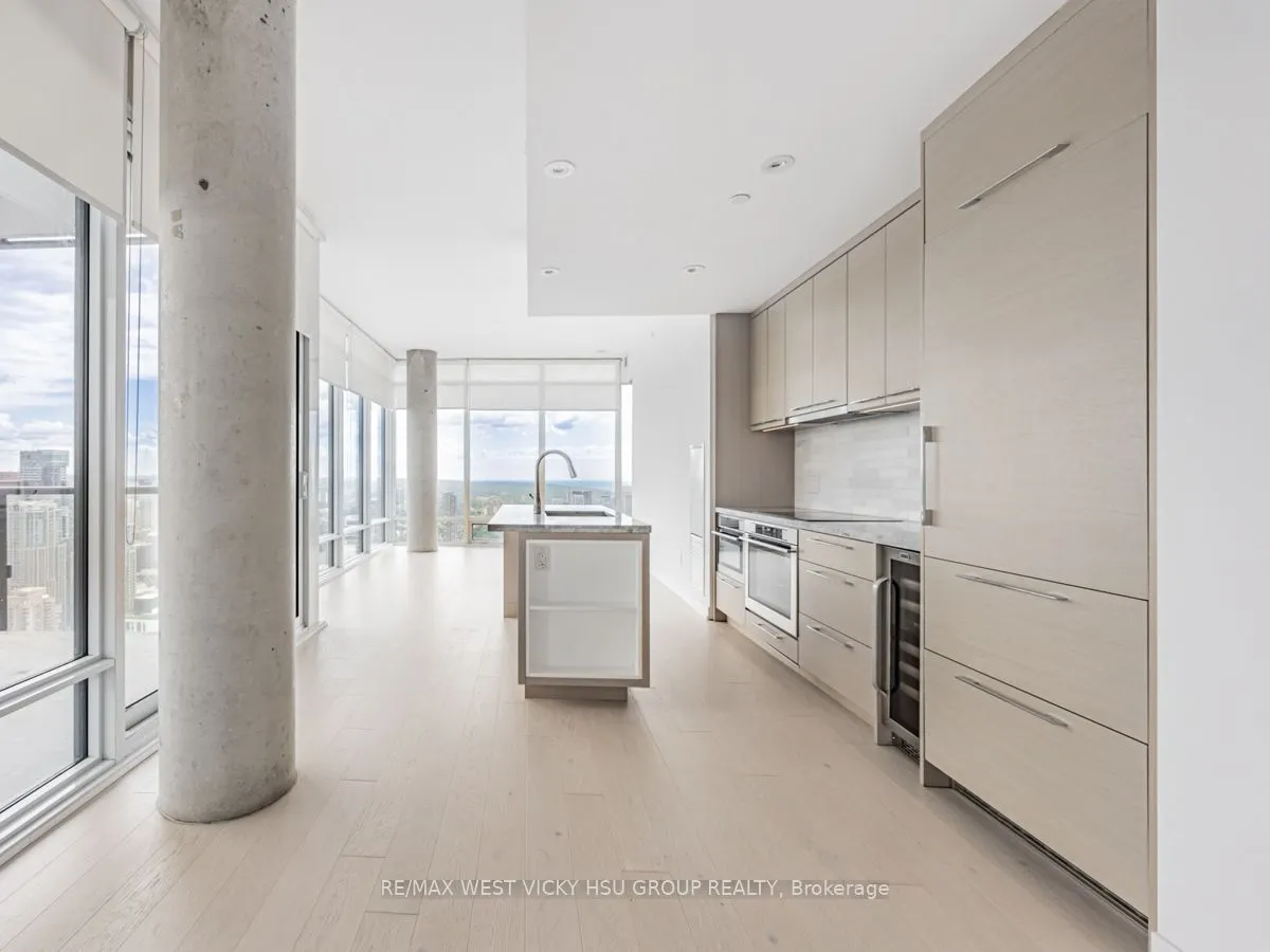 488 University Avenue, #5202