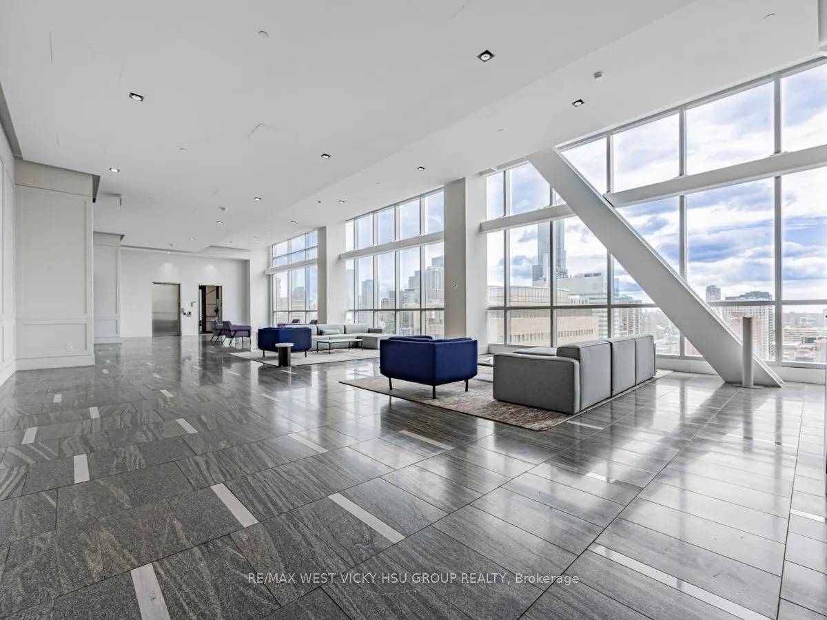 488 University Avenue, #5202