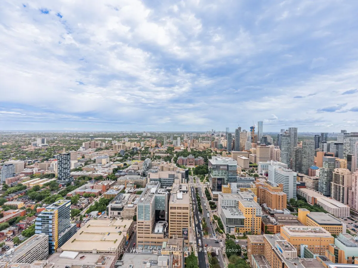 488 University Avenue, #5202
