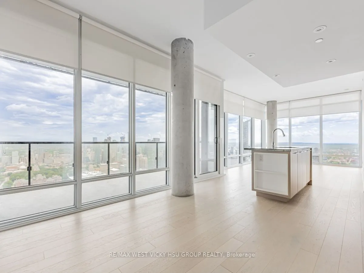488 University Avenue, #5202