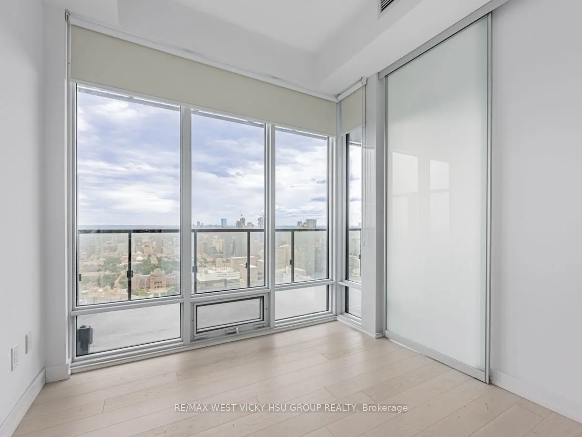 488 University Avenue, #5202