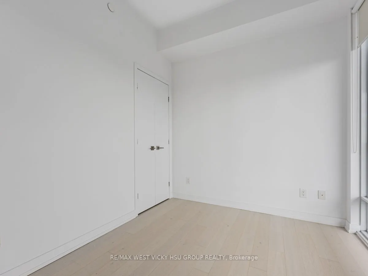 488 University Avenue, #5202