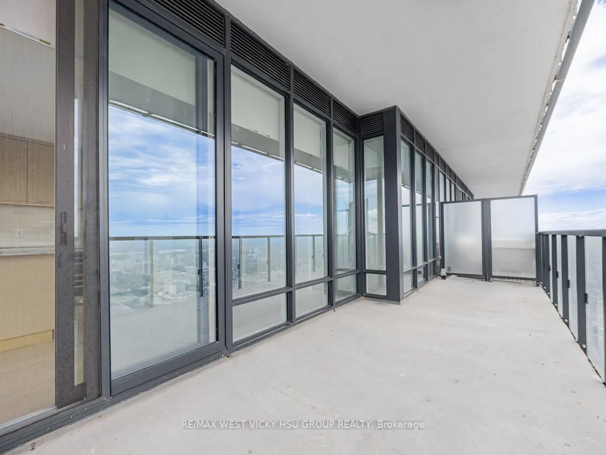 488 University Avenue, #5202