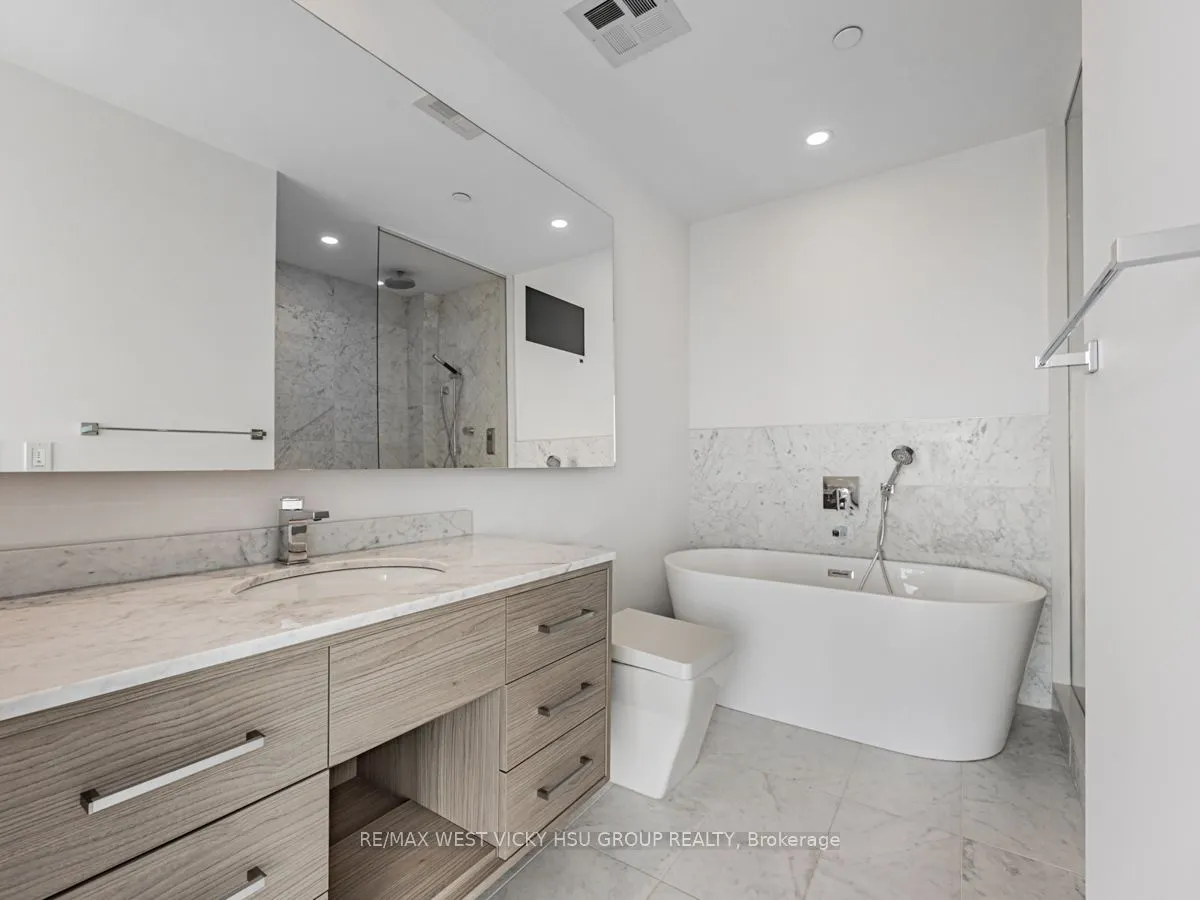 488 University Avenue, #5202