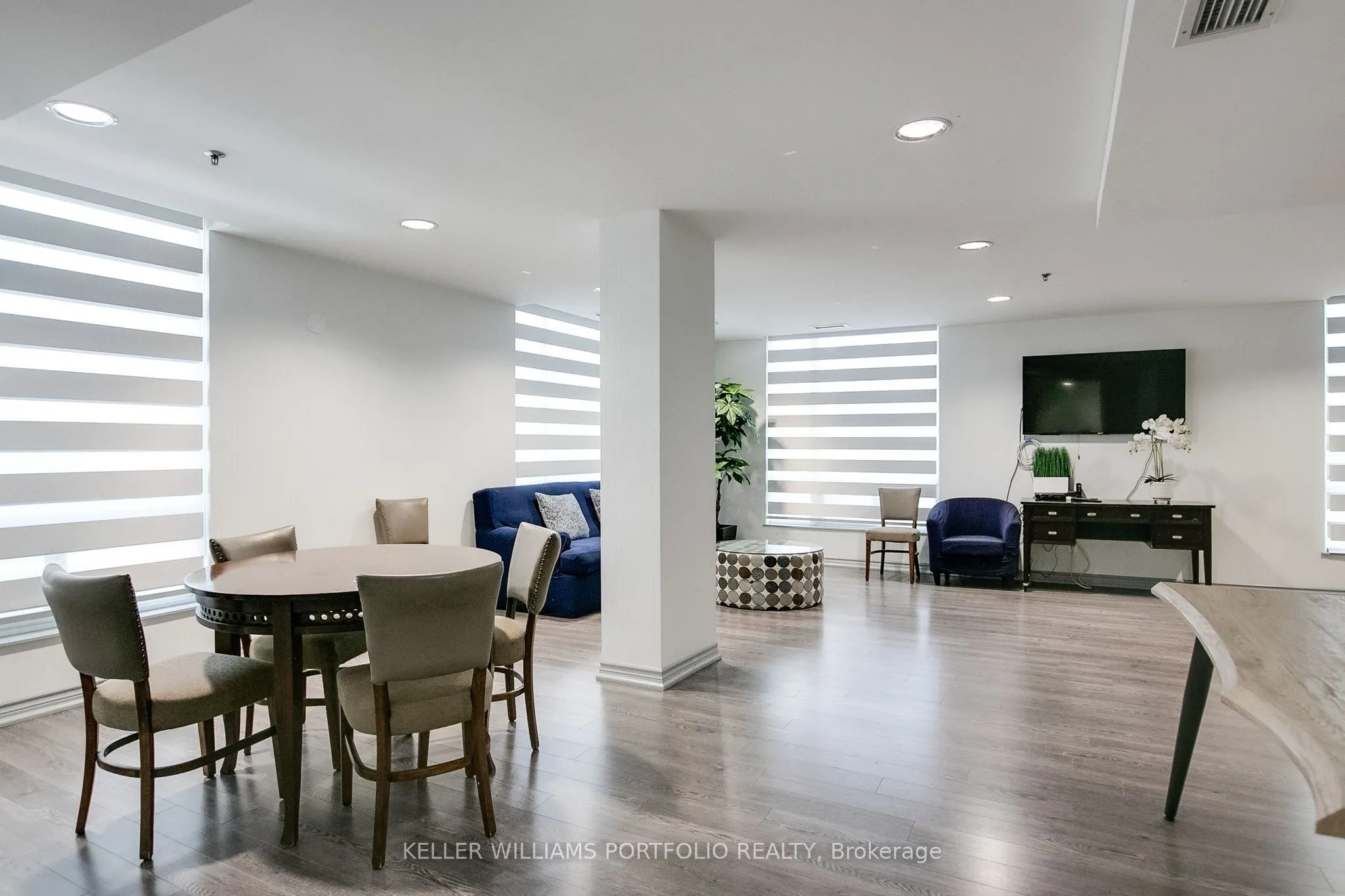 43 Eglinton Avenue E, #1009