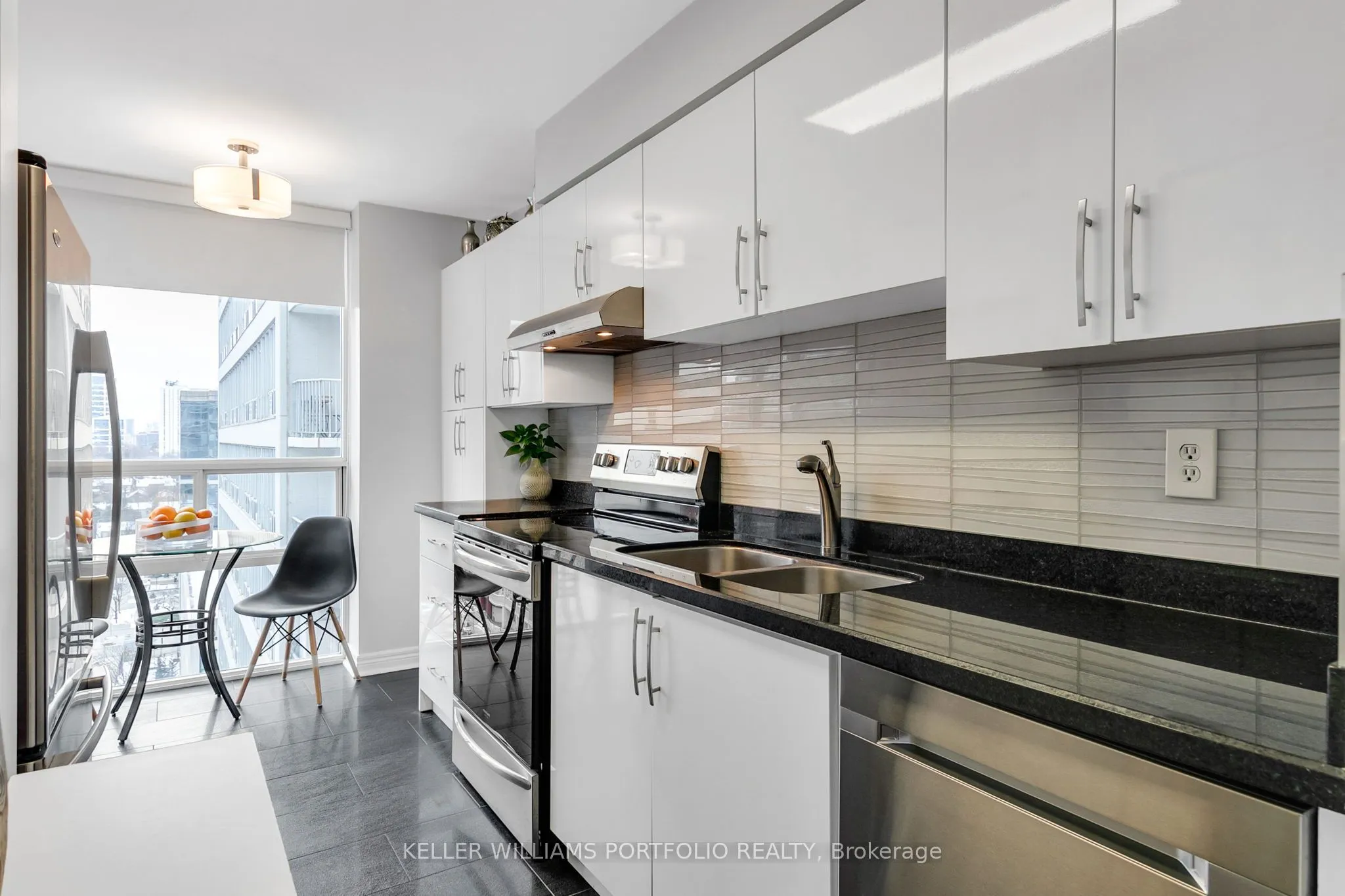 43 Eglinton Avenue E, #1009