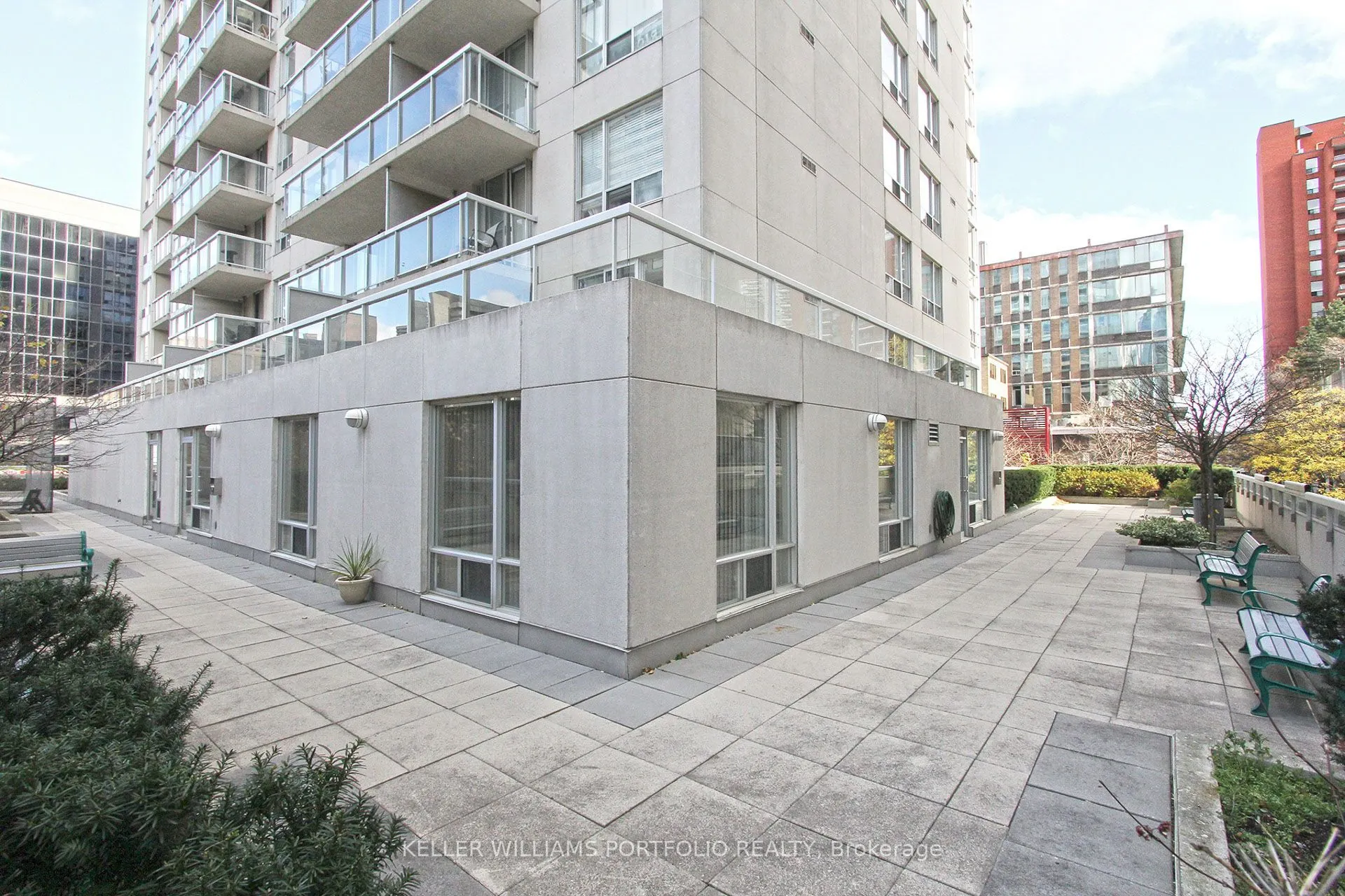 43 Eglinton Avenue E, #1009