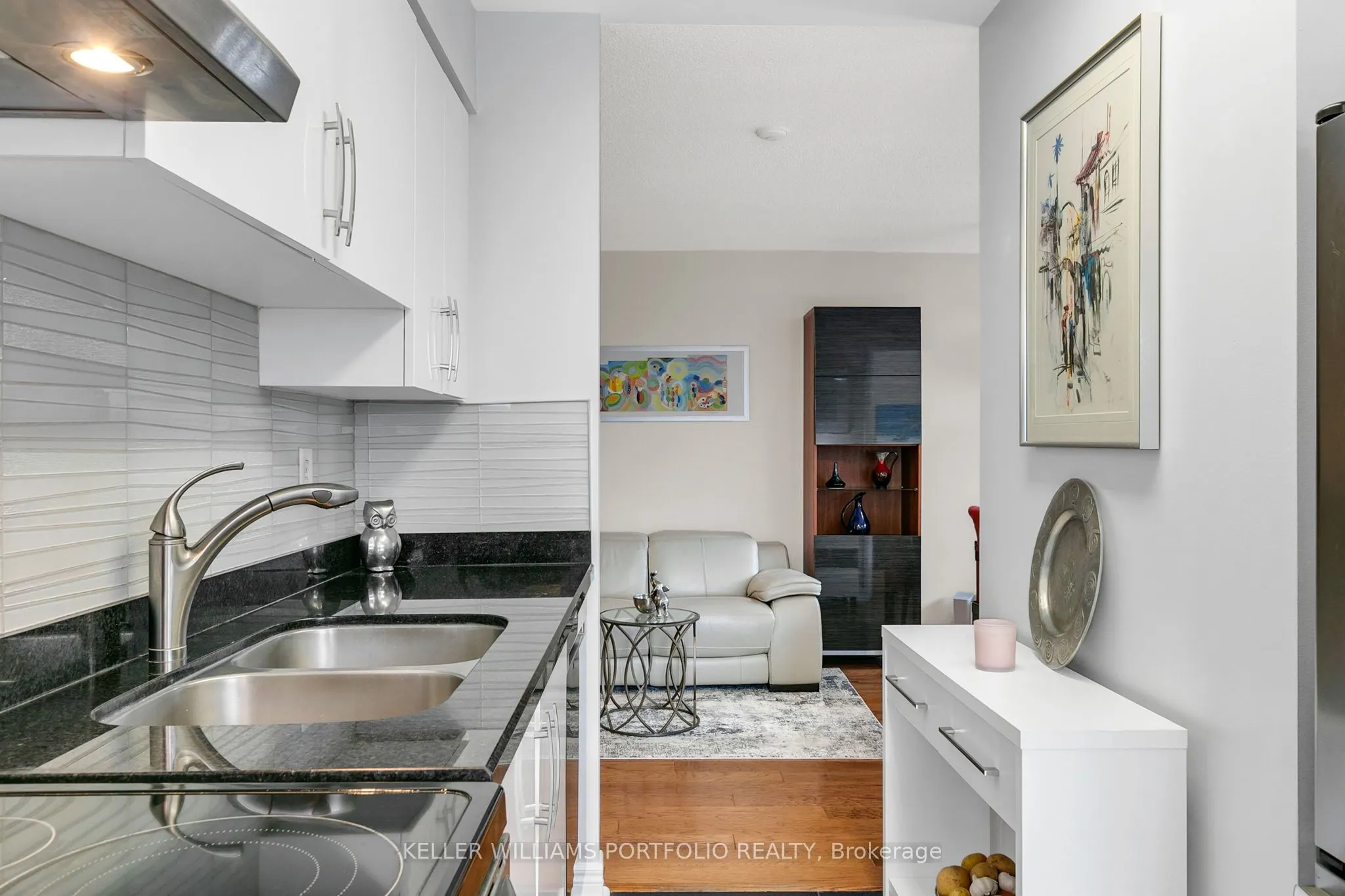 43 Eglinton Avenue E, #1009