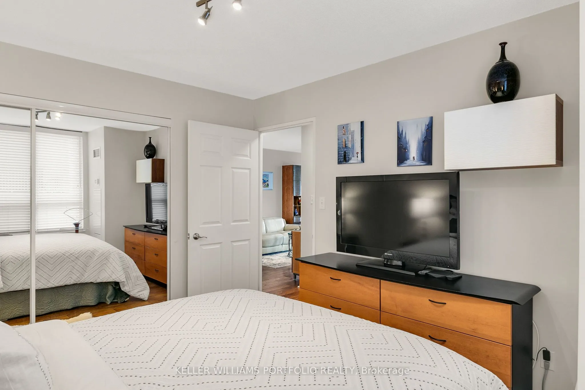 43 Eglinton Avenue E, #1009