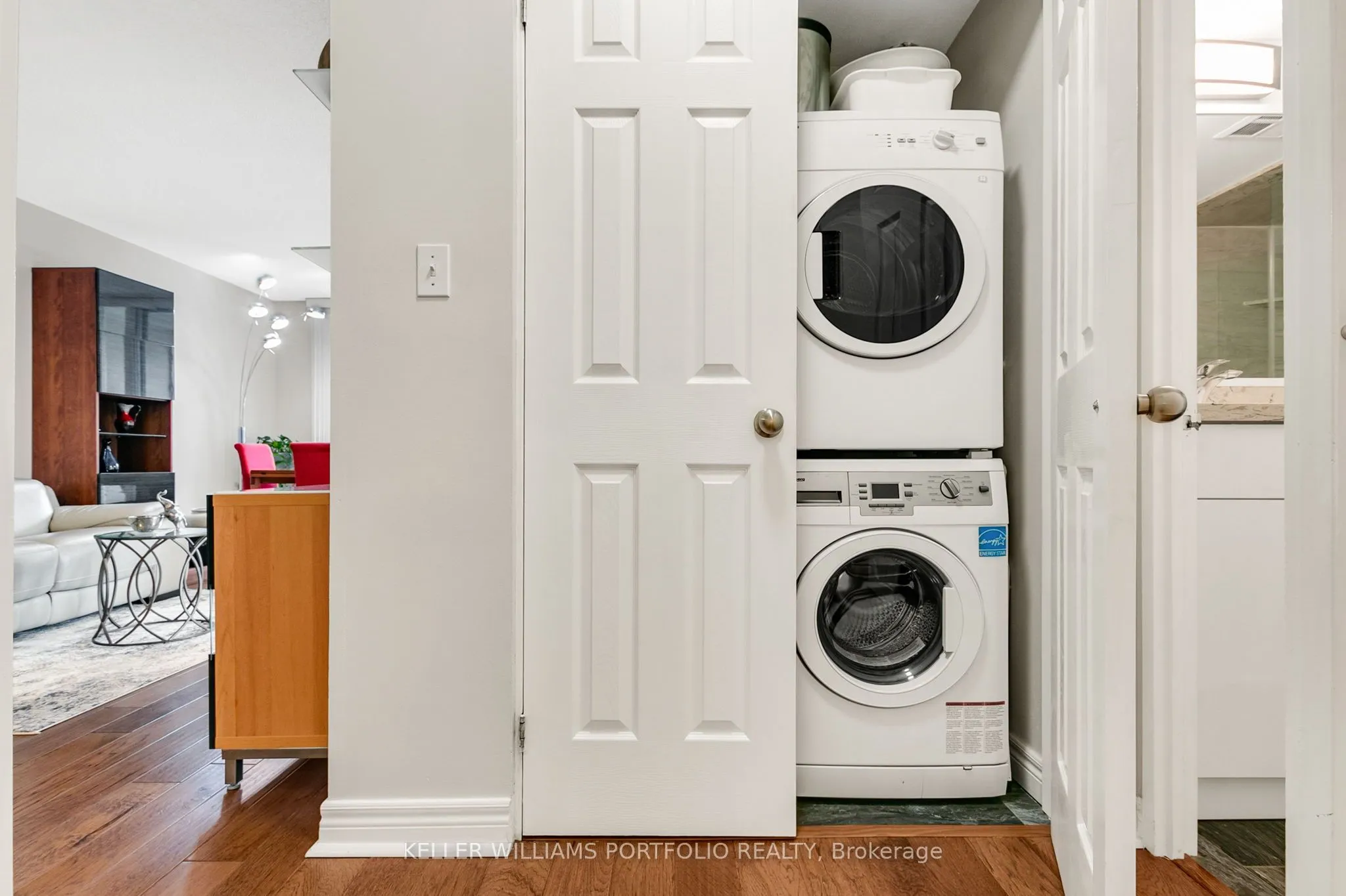 43 Eglinton Avenue E, #1009