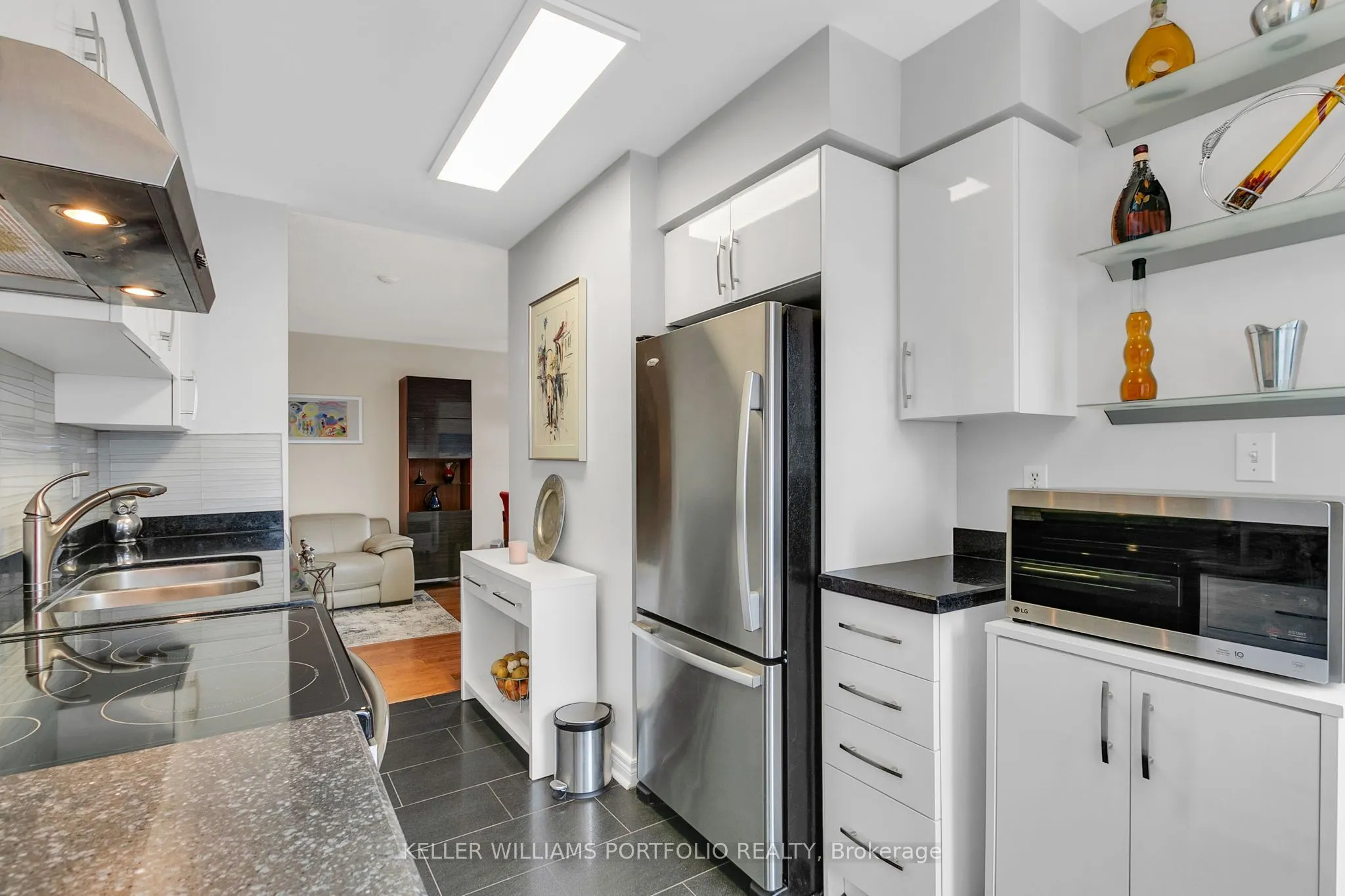 43 Eglinton Avenue E, #1009