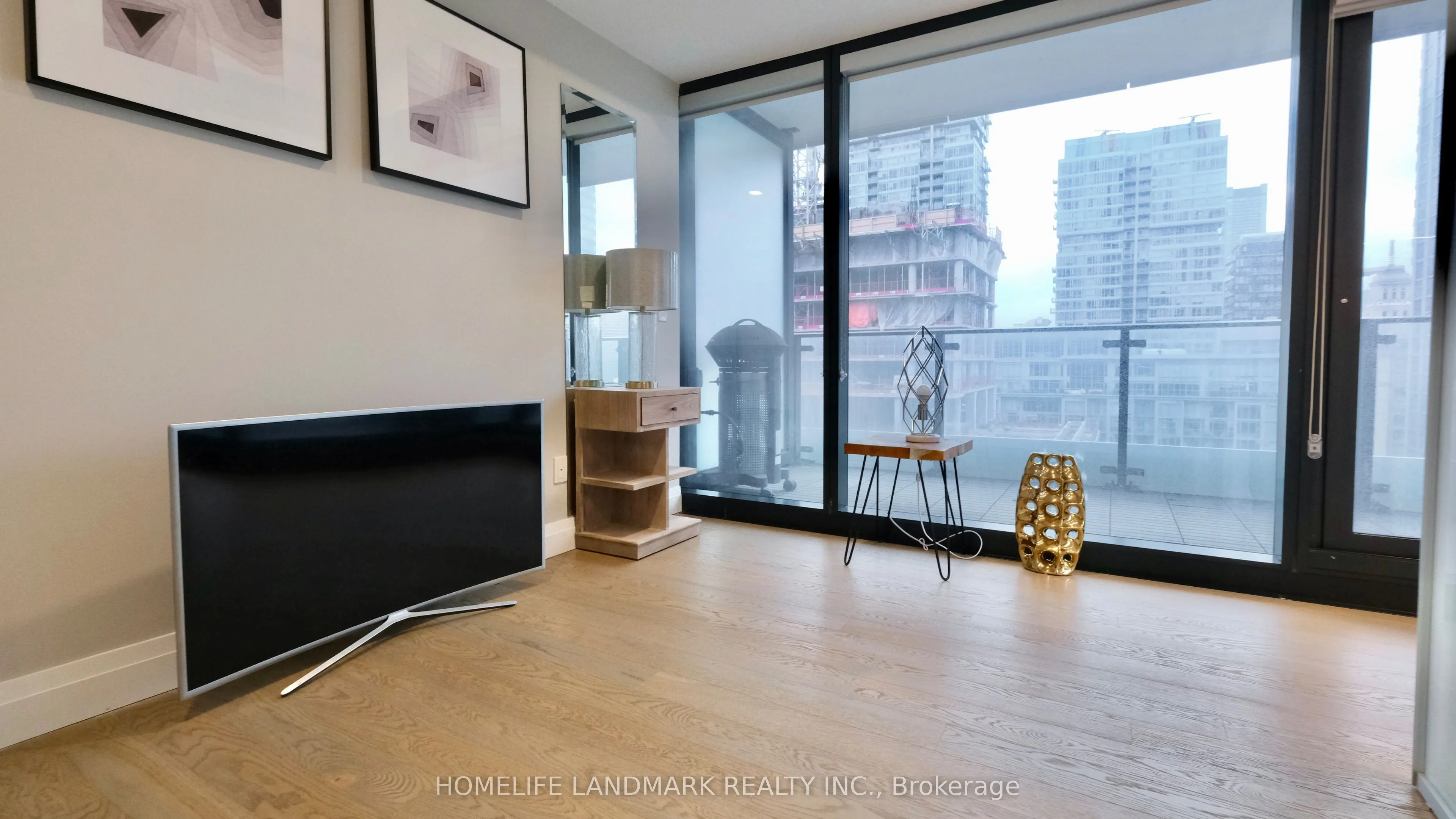 224 King Street W #1403