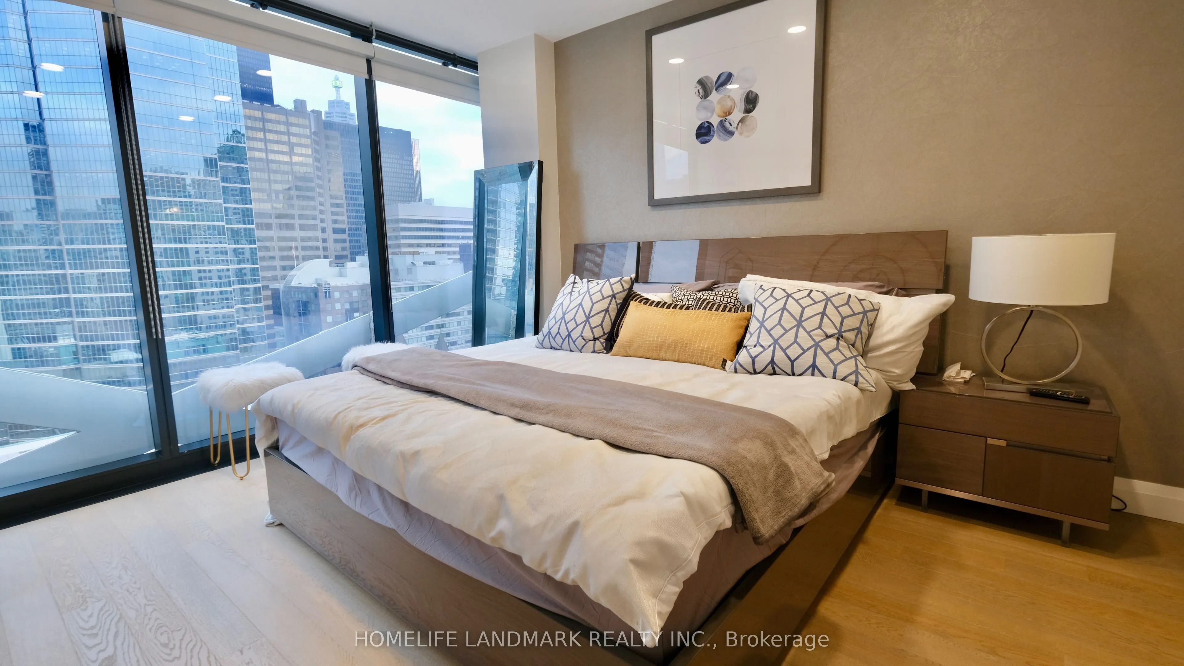 224 King Street W #1403