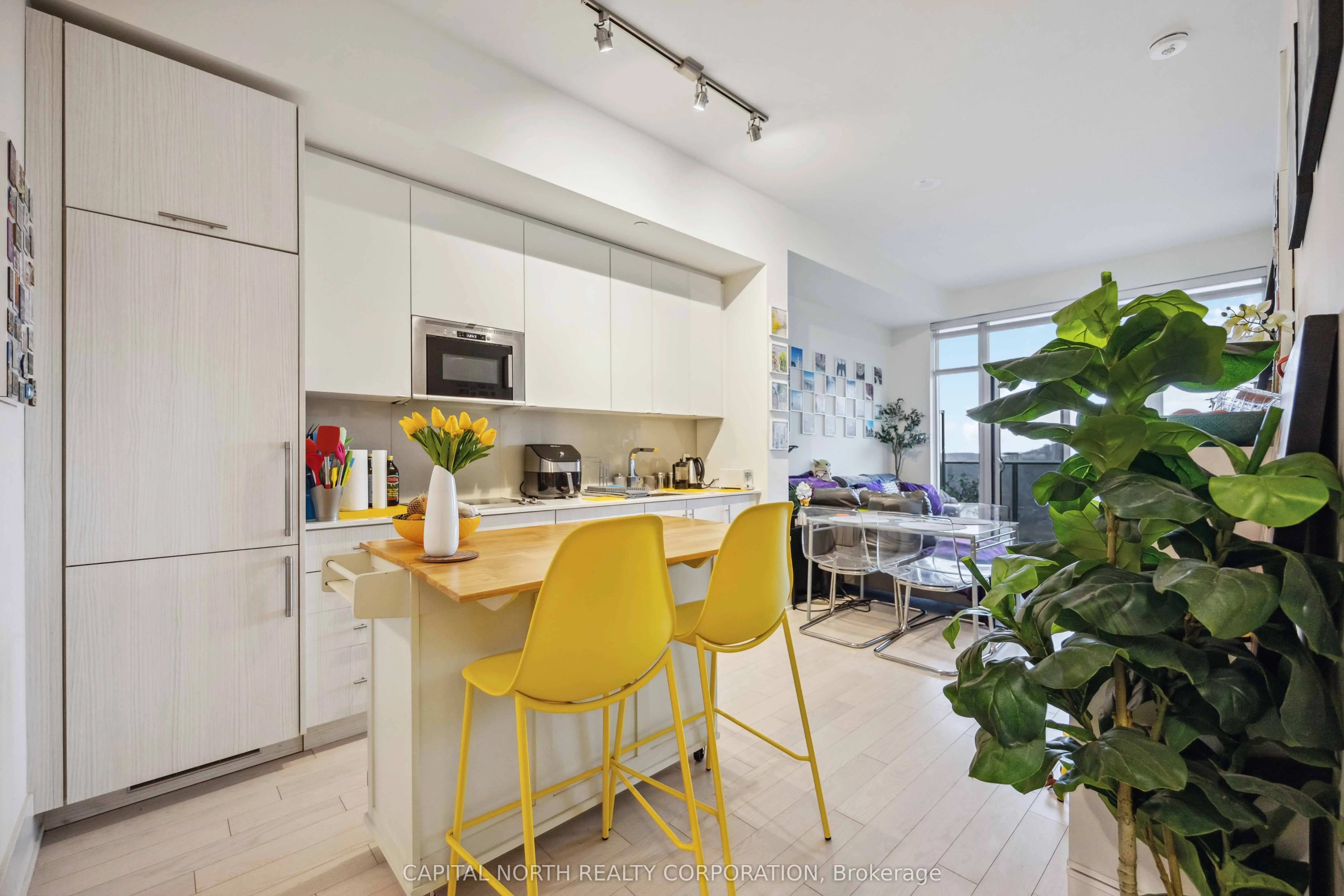 330 Richmond Street W, #2710
