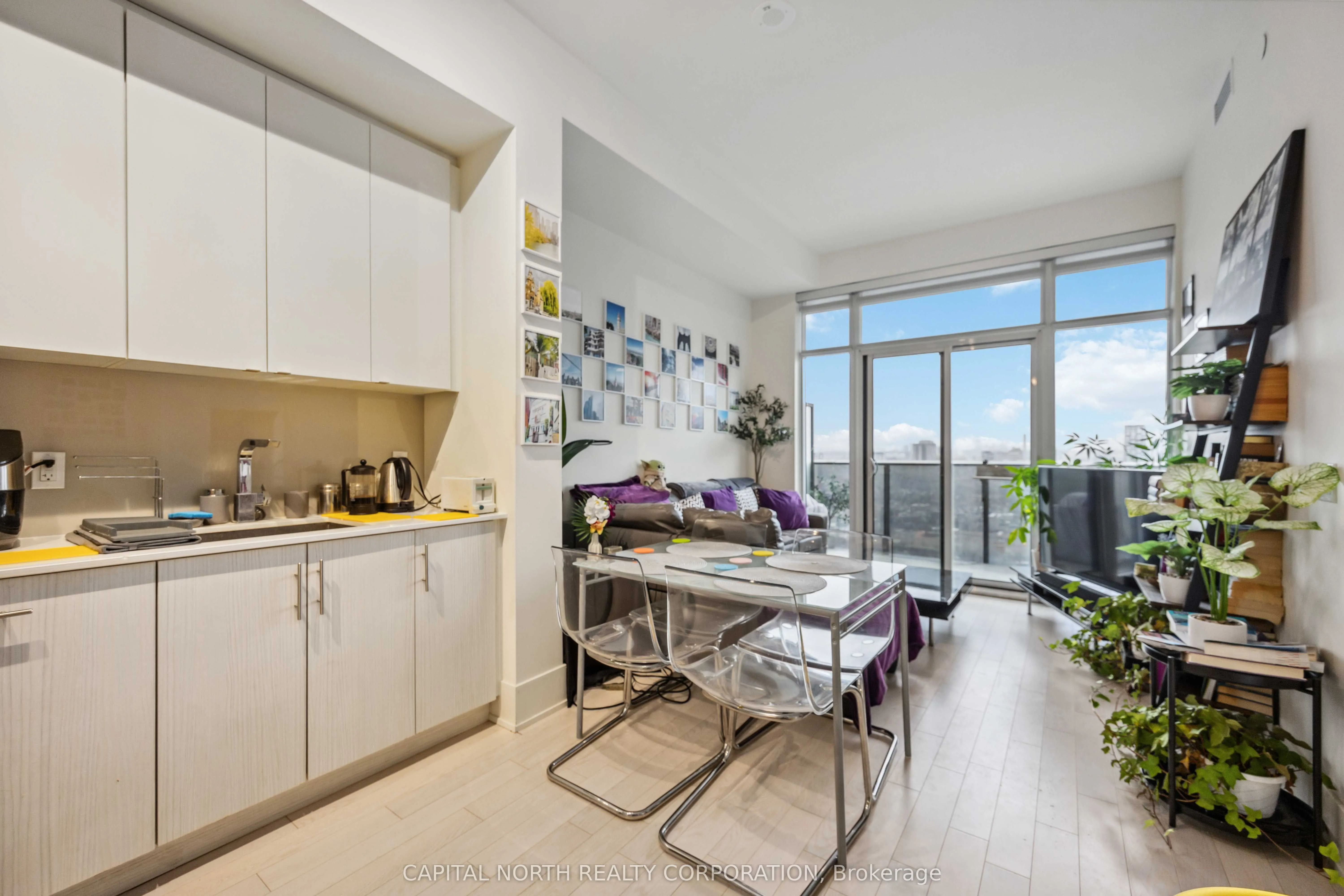 330 Richmond Street W, #2710