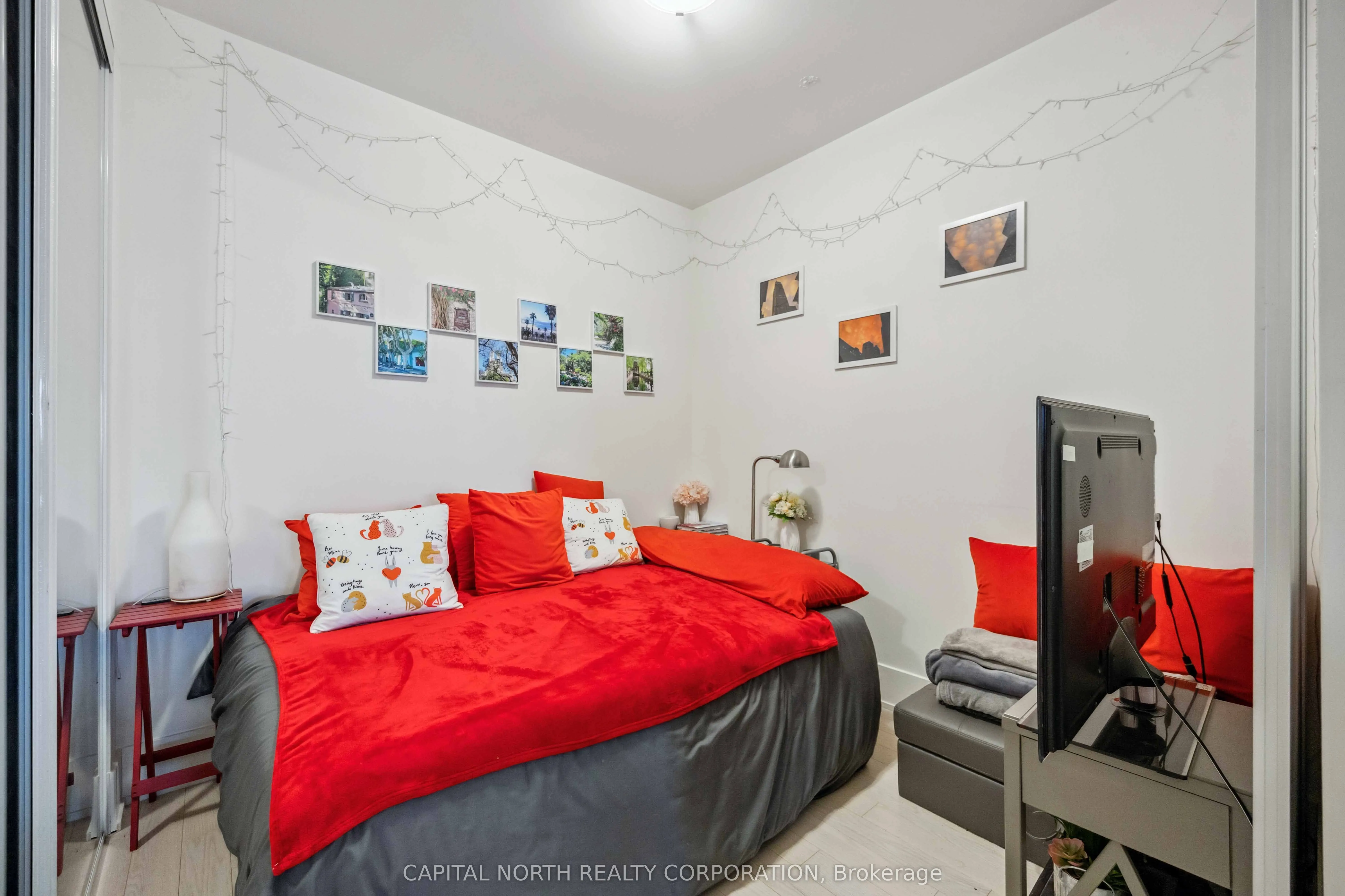 330 Richmond Street W, #2710