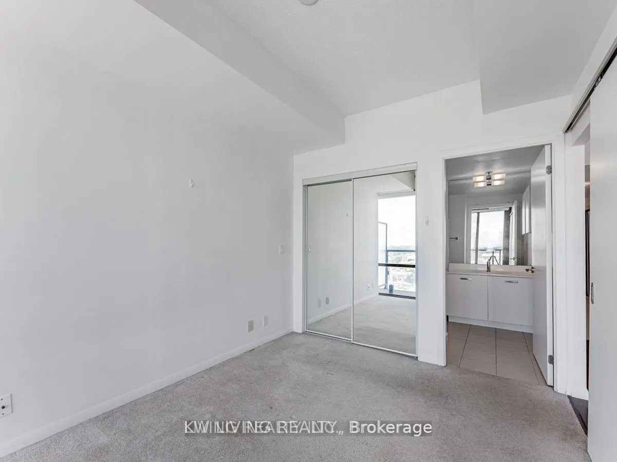 832 Bay Street, #2002