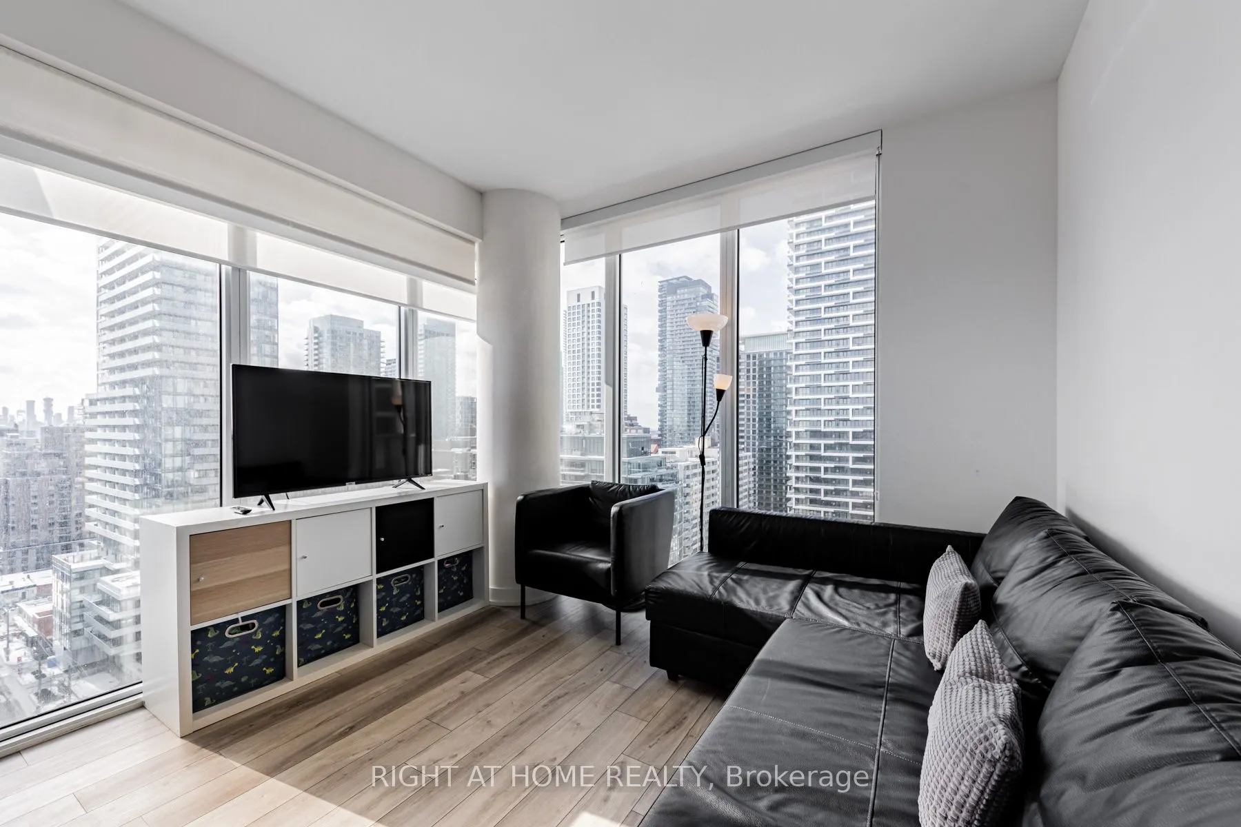 195 Redpath Avenue, #1910