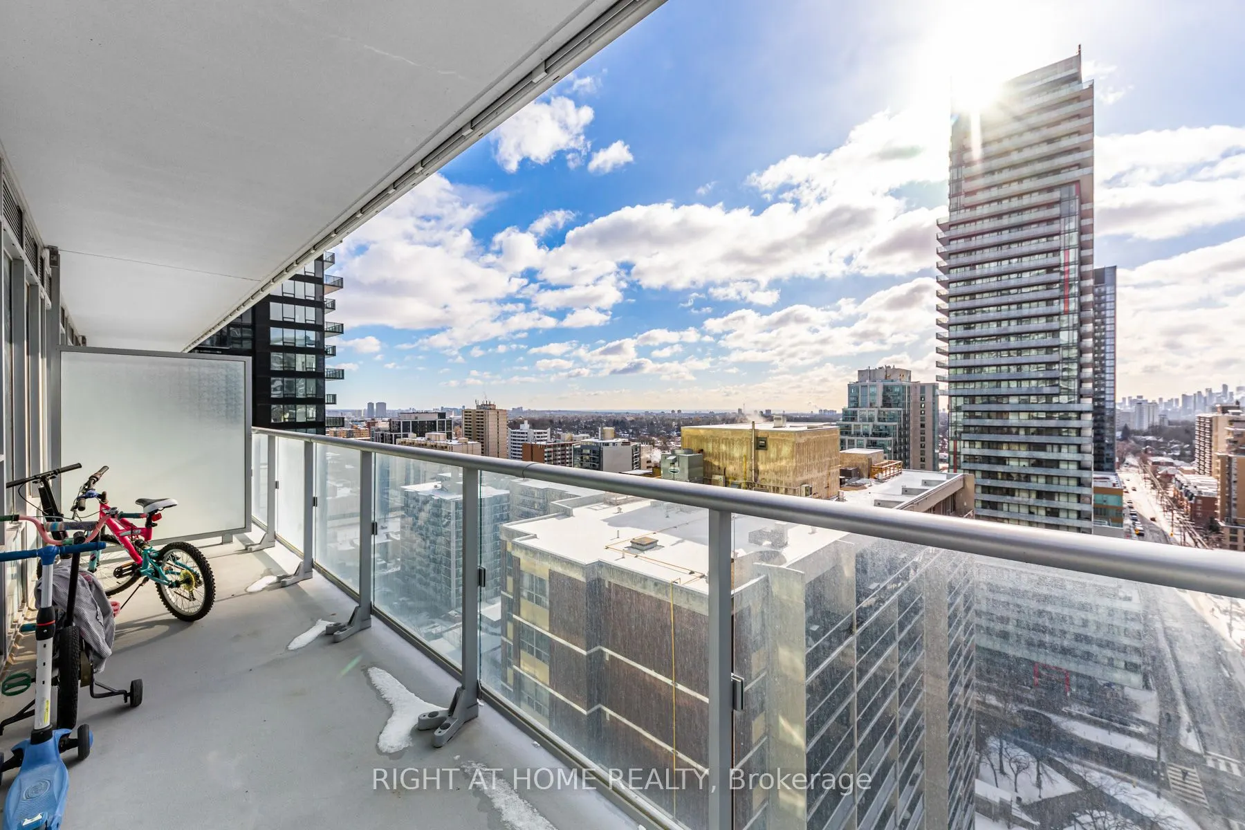 195 Redpath Avenue, #1910