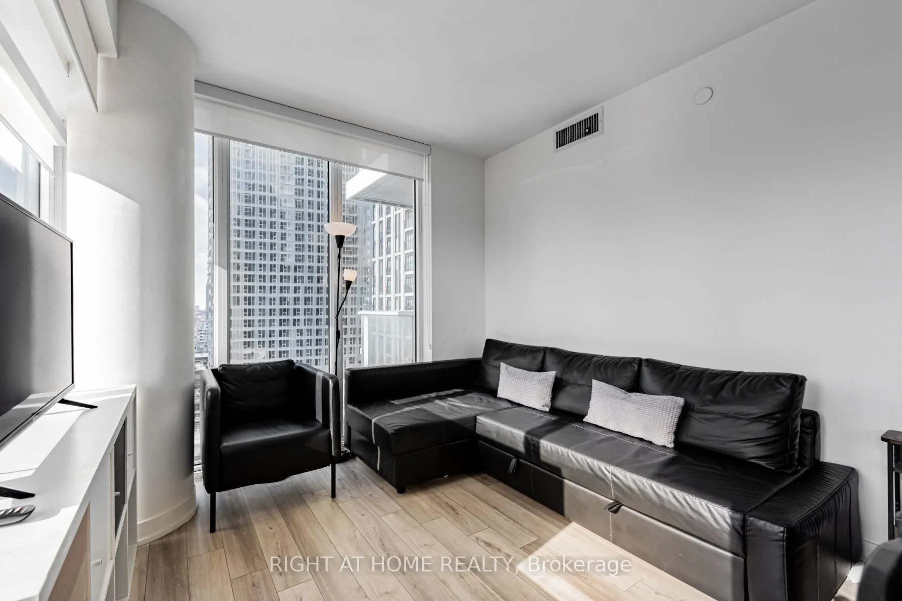 195 Redpath Avenue, #1910