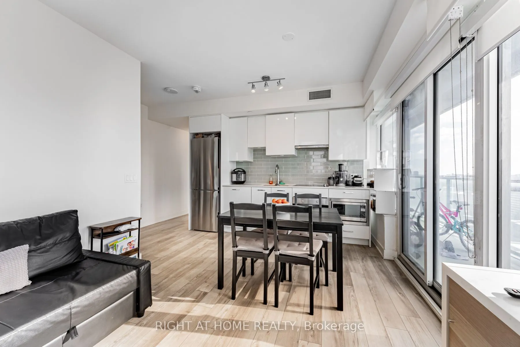 195 Redpath Avenue, #1910