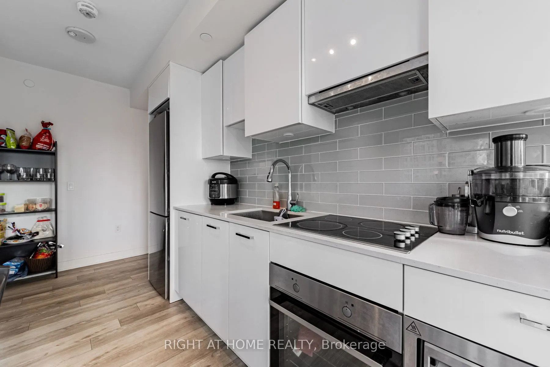 195 Redpath Avenue, #1910