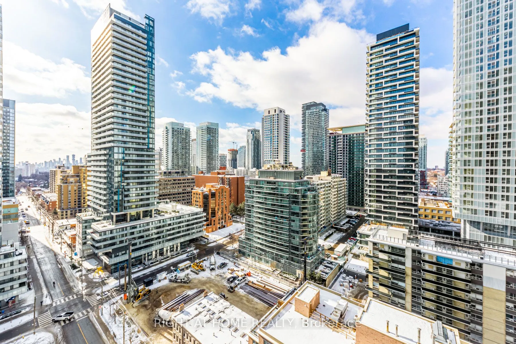 195 Redpath Avenue, #1910