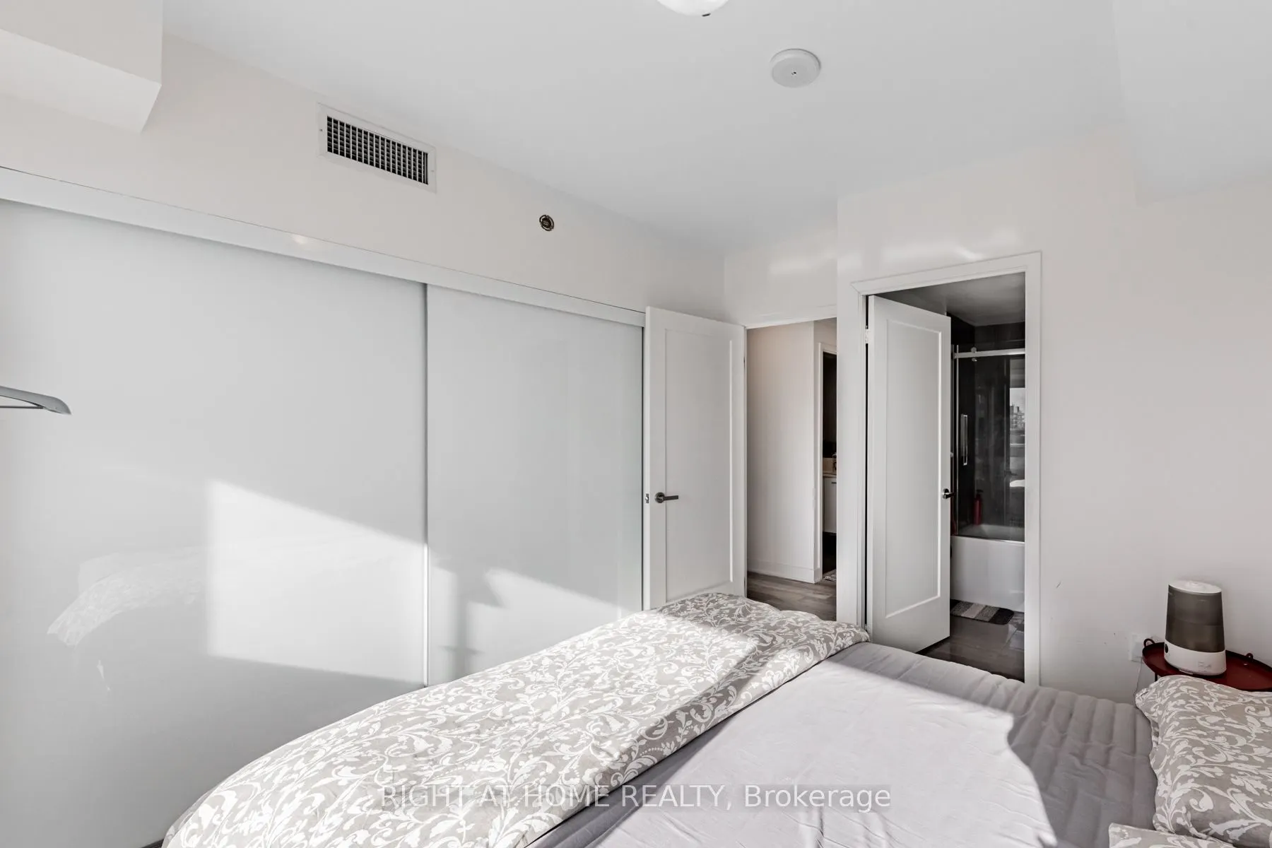 195 Redpath Avenue, #1910